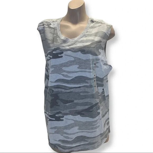 Zoe + Liv Size XXL Sleeveless Camouflage Tee. New With Tags - Picture 1 of 3